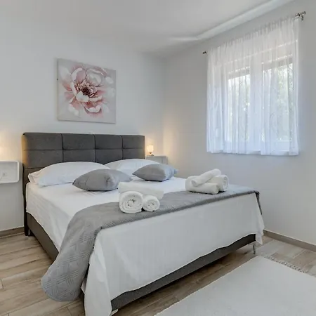 Deluxe With Private Garden, Appartement *