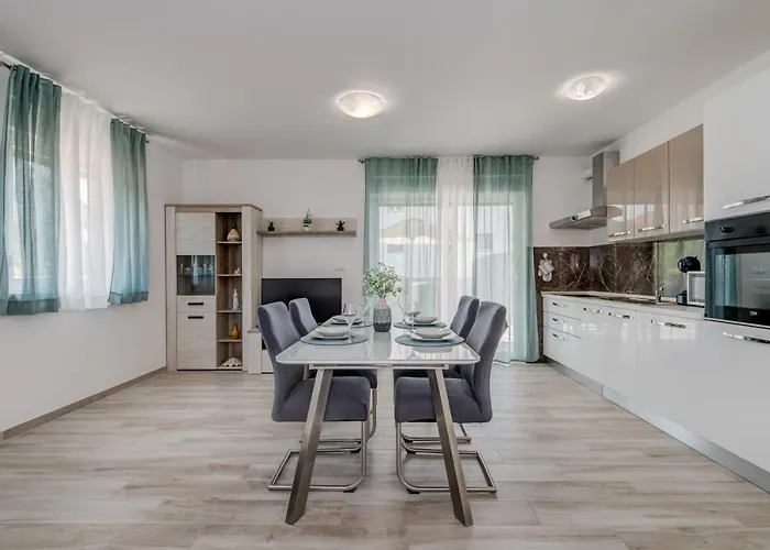 Deluxe With Private Garden, Lejlighed *