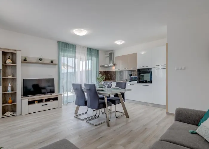 Deluxe With Private Garden,