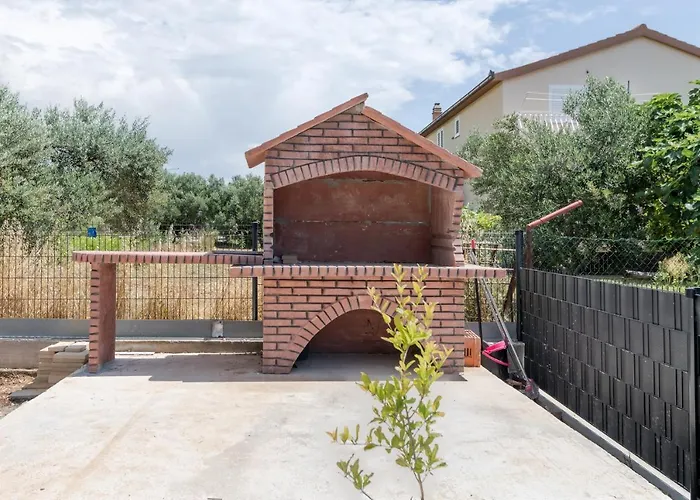 Lejlighed Deluxe With Private Garden, Trogir