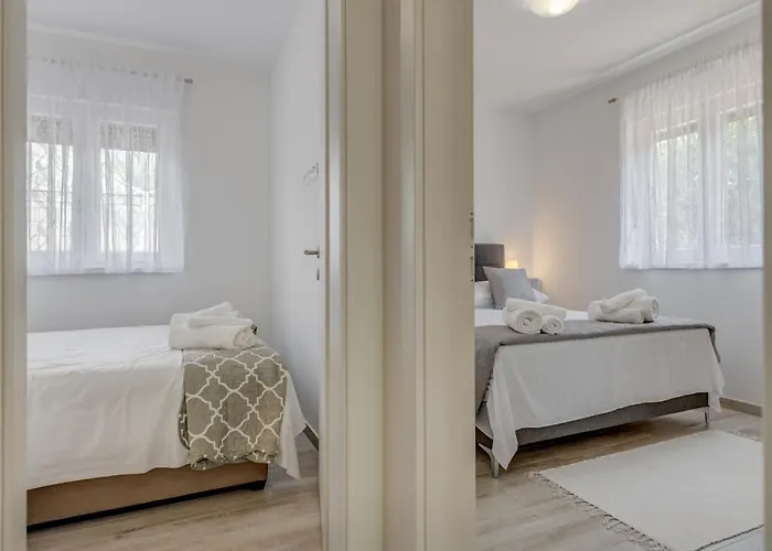 Deluxe With Private Garden, Trogir