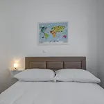Apartment Deluxe With Private Garden,