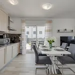 Apartment Deluxe With Private Garden,