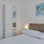 Apartment Deluxe With Private Garden, *