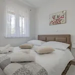 Deluxe With Private Garden, Apartment