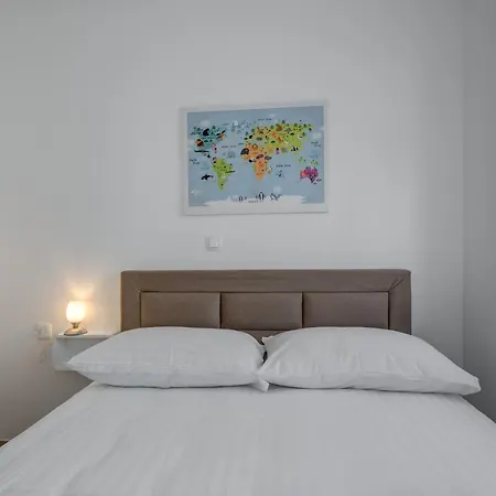 Apartment Deluxe With Private Garden,