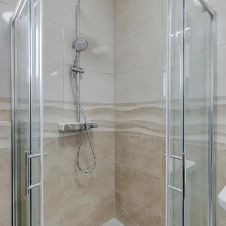 公寓 Deluxe With Private Garden,