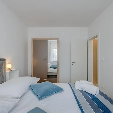 Deluxe With Private Garden,