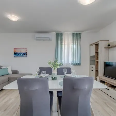 Deluxe With Private Garden, 特罗吉尔