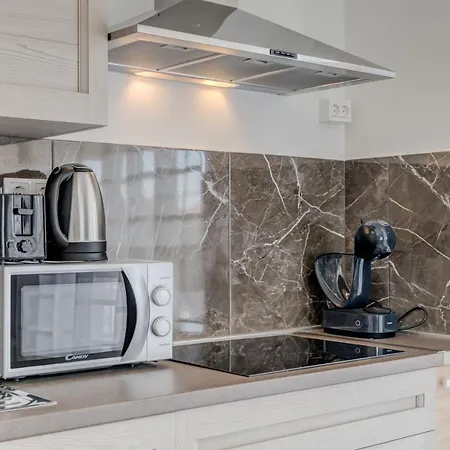 Apartment Deluxe With Private Garden,