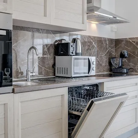 Deluxe With Private Garden, Apartman Trogir