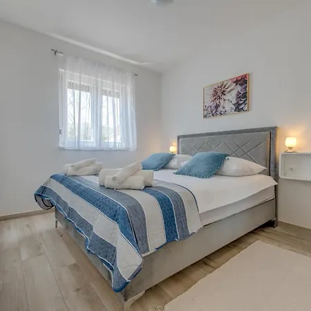 Apartman Deluxe With Private Garden,