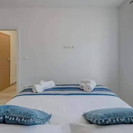 Apartment Deluxe With Private Garden,