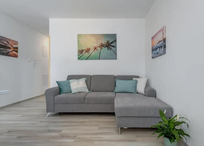 Deluxe With Private Garden, Lägenhet Trogir