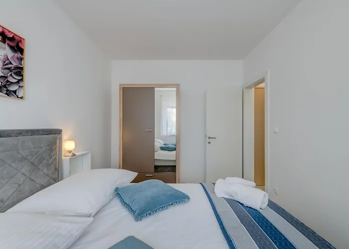 Deluxe With Private Garden,