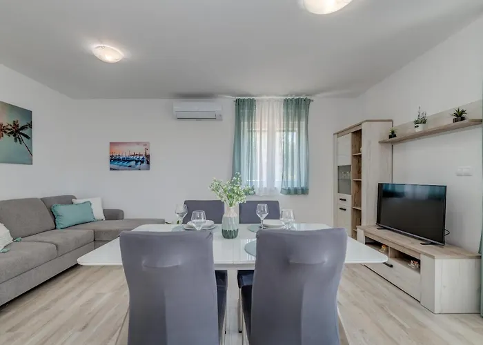 Deluxe With Private Garden, 特罗吉尔