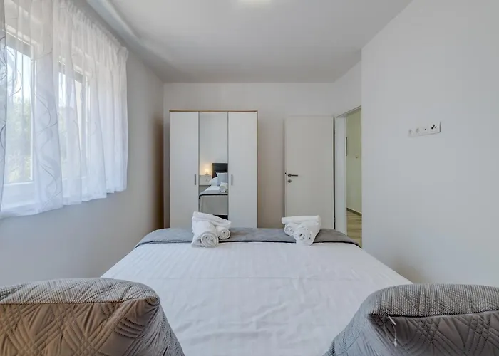 Deluxe With Private Garden, Lägenhet *