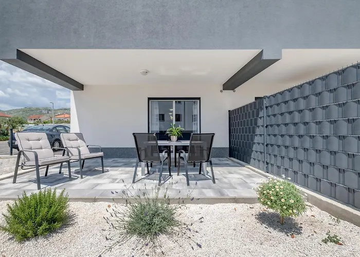 Deluxe With Private Garden, * Trogir