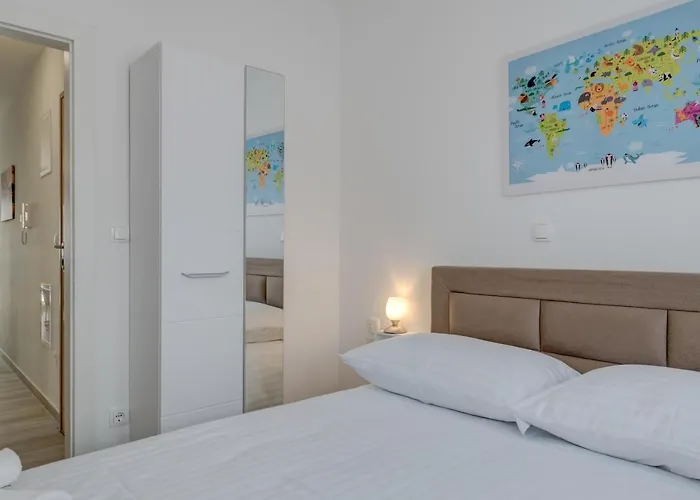 Apartamento Deluxe With Private Garden, *
