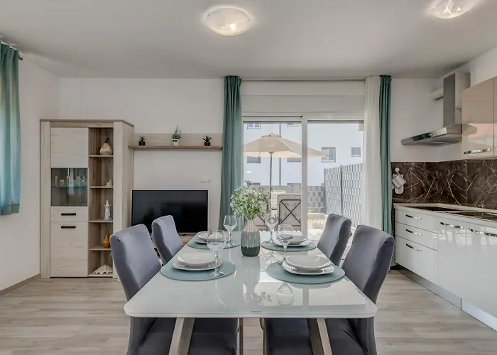 Deluxe With Private Garden, Apartamento