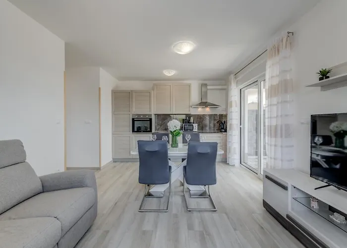Deluxe With Private Garden, Apartamento *