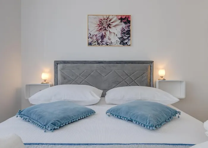 Deluxe With Private Garden, Apartamento Trogir