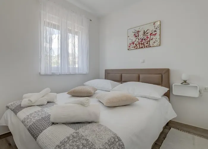 Deluxe With Private Garden, Apartamento