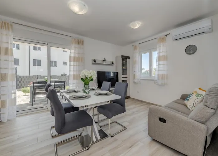 Deluxe With Private Garden, * Trogir